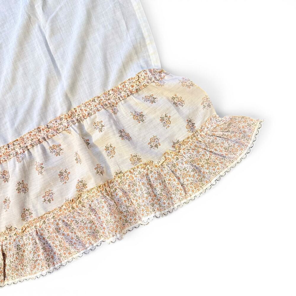 VTG 2 Panels 34.5" x 29.25" Cream Colored Orange Floral Ruffled & Lace Curtains - Picture 4 of 8